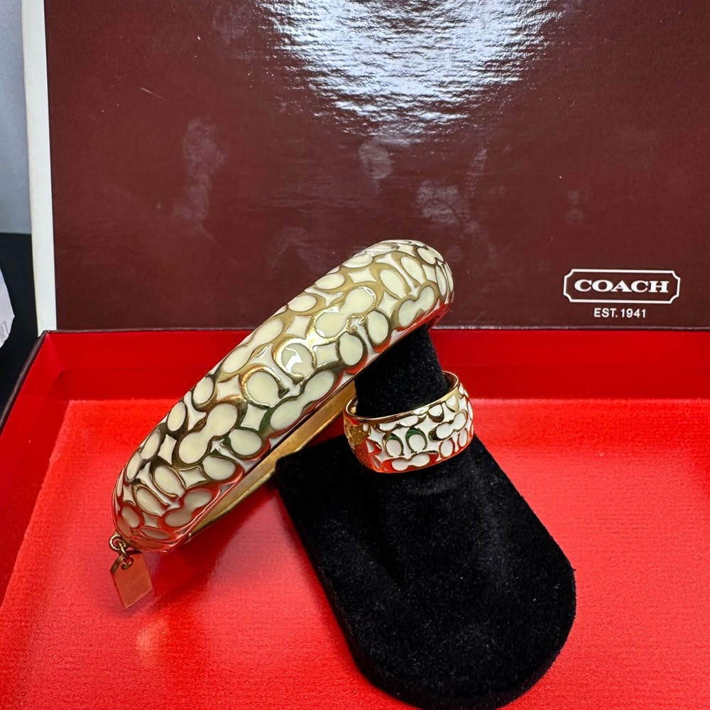 Y2K Coach Gold and Cream Patterned Bangle/ring set